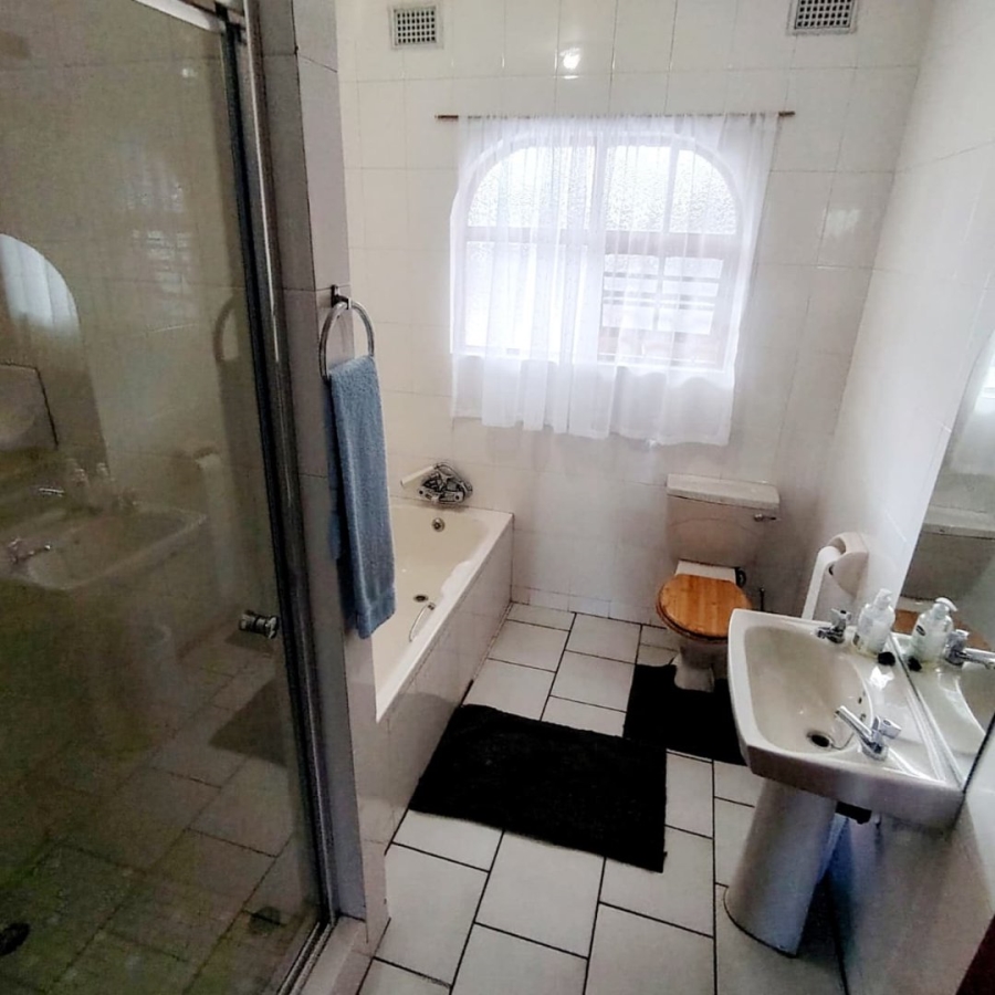 6 Bedroom Property for Sale in Baysville Eastern Cape